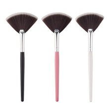 1Pc Fan Brush Portable Slim Professional Makeup Brush Artificial Fiber pincel oval maquiagem 2017 Anne
