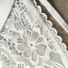 2016 Hot Sale Summer Black White Crochet Crop Top Women Sexy Cropped Tops Backless Lace Halter Camis Unpadded Top Bra YLYL