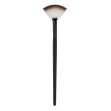 2016 New Designed Artificial Fiber 1Pc Fan Brush Portable Slim Professional Makeup Brush Anne