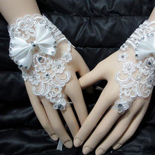 2016 fashion Women Gloves luxury Rhinestone Lace For Brides Floral Bowknot Fingerless Short Gloves guanti donna
