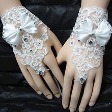 2016 fashion Women Gloves luxury Rhinestone Lace For Brides Floral Bowknot Fingerless Short Gloves guanti donna