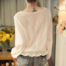 2017 Blusas femininas Casual Women Hollow Out Blouses Long Sleeve Tops Autumn V-neck Lace Print Shirts 71781