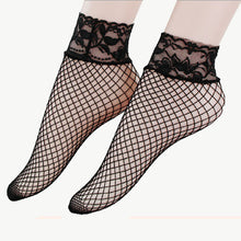 2017 High Quality Blck Socks Women Sexy Lace Fishnet Net Plain Lace Splice Stylish Ankle High Short Socks Female calcetines #05