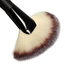 2017 Makeup Large Fan brush Goat Hair Blush Face Powder Foundation Cosmetic Professional Makeup brushes Pinceis de maquiagem