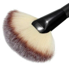 2017 Makeup Large Fan brush Goat Hair Blush Face Powder Foundation Cosmetic Professional Makeup brushes Pinceis de maquiagem