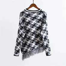 2017 New Fashion Female Pullovers Knitted Long Sleeve O-neck Plaid Winter Tassel Sweaters 72047
