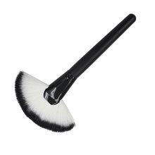 2017 Professional Makeup brushes Large Fan brush Goat Hair Blush Face Powder Foundation Cosmetics brush Pinceis de maquiagem