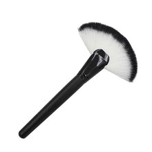 2017 Professional Makeup brushes Large Fan brush Goat Hair Blush Face Powder Foundation Cosmetics brush Pinceis de maquiagem