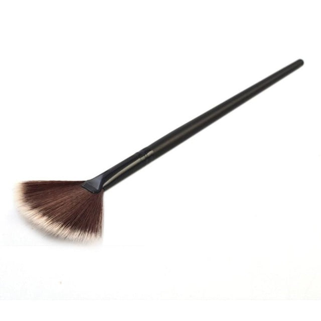 Artificial Fiber Perfect for both professional use or personal use 1Pc Fan Brush Portable Slim Professional Makeup brush