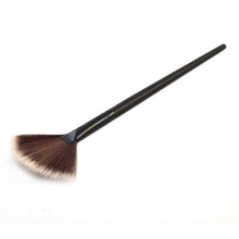 Artificial Fiber Perfect for both professional use or personal use 1Pc Fan Brush Portable Slim Professional Makeup brush