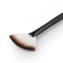 Fan Shape Powder Concealer Blending Brush Professional Highlighter Foundation Cosmetic Brush Make Up