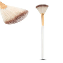 Fan Shaped Wooden Handle Ultra Soft Hair Makeup Cosmetic Brushes Beauty Tool Hot Sale