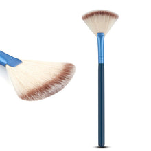 Fan Shaped Wooden Handle Ultra Soft Hair Makeup Cosmetic Brushes Beauty Tool Hot Sale