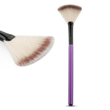 Fan Shaped Wooden Handle Ultra Soft Hair Makeup Cosmetic Brushes Beauty Tool Hot Sale