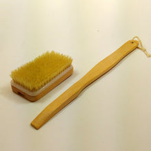 Natural Wooden Shower Body Bath Brush Massager Soft Bristles Sponge Bath Shower Spa Scrubber