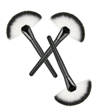 Professional Single Makeup Brush Blush / Powder Sector Makeup Brush Soft Fan Brush Foundation Brushes Make Up Tool
